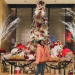 Rachana Narayanankutty Instagram - Merry Christmas 🎄🎅⛪️🌟 #christmas #rachananarayanankutty #happiness Hilton Americas-Houston