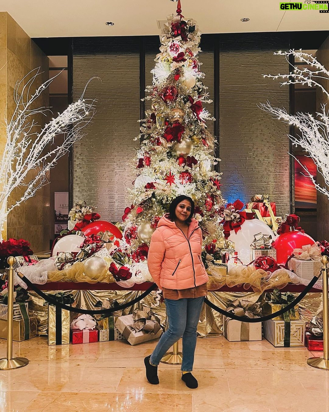 Rachana Narayanankutty Instagram - Merry Christmas 🎄🎅⛪️🌟 #christmas #rachananarayanankutty #happiness Hilton Americas-Houston
