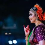 Rachana Narayanankutty Instagram - എന്തും, എന്തിനേയും സ്വീകരിക്കാൻ പ്രാപ്തമായ ആത്മാവിലേക്കുള്ള യാത്ര എത്ര മനോഹരമാണ്! On the process of being that RECEPTIVE SOUL! 🤍 PC 3Leaf Photography #vaikkommahadevakshethram