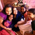 Rachana Narayanankutty Instagram - My Happiness 💙🌈🙏🏼 My little world 🤍 Happy children’s day from us @srishtibyrachana and Srishti’s Mukula Batch. Medha, Anjana, Aadhya, Jhanvi … I hope your art would mould you as a great human being. Much love ❤️ Missed you Vaiga, Vava, Paru and all tiny tots of Srishti. PC Thank you @gokuldas.ks #srishti #srishtibyrachana #mykids #mytreasure #dancer #dancerlife #rachananarayanankutty