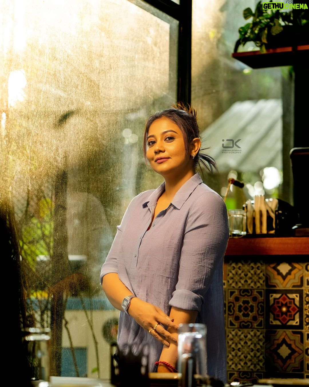 Rachana Narayanankutty Instagram - I always wish to embrace a minimalist style, capturing moments that speak volumes in simplicity. By distilling scenes to their essence, I aim to offer viewers a fresh perspective, inviting them to explore the beauty found in the subtleties often overlooked in the hustle of everyday life. MUA @makeupby_nami_ PC @jobinkayanad @jobinkayanadphotography #simplicity #subtle #rachananarayanankutty #lifeperpectives