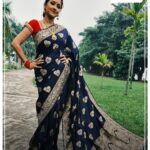 Rachna Banerjee Instagram - The Tanchoi Benarasi always defines the delicate intricacies hemmed with artistic tradition! নিজের কালেকশনে আজি সংগ্রহ করুন এই তাঞ্চই বেনারসী! #ShopNow from Rachna's Creation! 𝐖𝐡𝐚𝐭𝐬𝐚𝐩𝐩 𝐨𝐧 𝟗𝟖𝟑𝟏𝟎𝟑𝟓𝟔𝟔𝟕 𝐭𝐨 𝐨𝐫𝐝𝐞𝐫. #RachnaBanerjee #Fashion #Saree #IndianAttire #EthnicWear #EthnicAttire #Traditional #Fashionista #Style #StayStylish #StayFashionable #StyleStatement #OrderNow #BuyNow #Entrepreneur #Shopping #OnlineShopping #silk #fashion #potd #ootd #ootdfashion #lifestyle #india #benarasi #tanchoi #facebookpost #instagram #monday