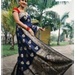 Rachna Banerjee Instagram - The Tanchoi Benarasi always defines the delicate intricacies hemmed with artistic tradition! নিজের কালেকশনে আজি সংগ্রহ করুন এই তাঞ্চই বেনারসী! #ShopNow from Rachna's Creation! 𝐖𝐡𝐚𝐭𝐬𝐚𝐩𝐩 𝐨𝐧 𝟗𝟖𝟑𝟏𝟎𝟑𝟓𝟔𝟔𝟕 𝐭𝐨 𝐨𝐫𝐝𝐞𝐫. #RachnaBanerjee #Fashion #Saree #IndianAttire #EthnicWear #EthnicAttire #Traditional #Fashionista #Style #StayStylish #StayFashionable #StyleStatement #OrderNow #BuyNow #Entrepreneur #Shopping #OnlineShopping #silk #fashion #potd #ootd #ootdfashion #lifestyle #india #benarasi #tanchoi #facebookpost #instagram #monday