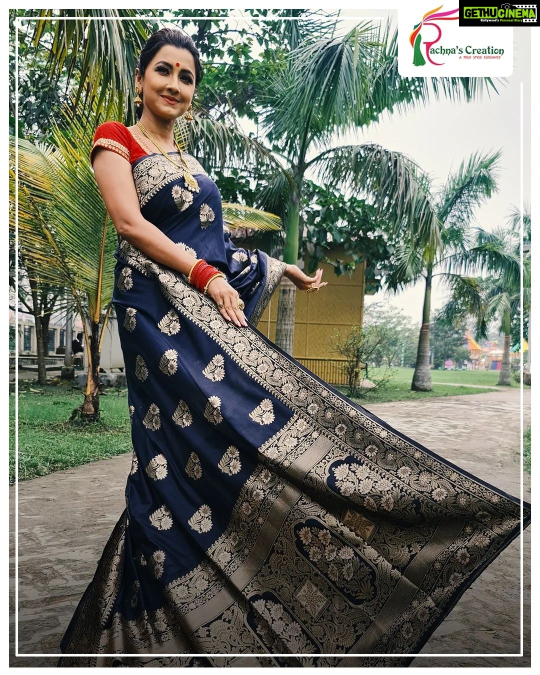 Rachna Banerjee Instagram - The Tanchoi Benarasi always defines the delicate intricacies hemmed with artistic tradition! নিজের কালেকশনে আজি সংগ্রহ করুন এই তাঞ্চই বেনারসী! #ShopNow from Rachna's Creation! 𝐖𝐡𝐚𝐭𝐬𝐚𝐩𝐩 𝐨𝐧 𝟗𝟖𝟑𝟏𝟎𝟑𝟓𝟔𝟔𝟕 𝐭𝐨 𝐨𝐫𝐝𝐞𝐫. #RachnaBanerjee #Fashion #Saree #IndianAttire #EthnicWear #EthnicAttire #Traditional #Fashionista #Style #StayStylish #StayFashionable #StyleStatement #OrderNow #BuyNow #Entrepreneur #Shopping #OnlineShopping #silk #fashion #potd #ootd #ootdfashion #lifestyle #india #benarasi #tanchoi #facebookpost #instagram #monday