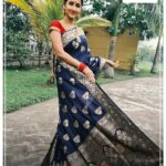 Rachna Banerjee Instagram - The Tanchoi Benarasi always defines the delicate intricacies hemmed with artistic tradition! নিজের কালেকশনে আজি সংগ্রহ করুন এই তাঞ্চই বেনারসী! #ShopNow from Rachna's Creation! 𝐖𝐡𝐚𝐭𝐬𝐚𝐩𝐩 𝐨𝐧 𝟗𝟖𝟑𝟏𝟎𝟑𝟓𝟔𝟔𝟕 𝐭𝐨 𝐨𝐫𝐝𝐞𝐫. #RachnaBanerjee #Fashion #Saree #IndianAttire #EthnicWear #EthnicAttire #Traditional #Fashionista #Style #StayStylish #StayFashionable #StyleStatement #OrderNow #BuyNow #Entrepreneur #Shopping #OnlineShopping #silk #fashion #potd #ootd #ootdfashion #lifestyle #india #benarasi #tanchoi #facebookpost #instagram #monday