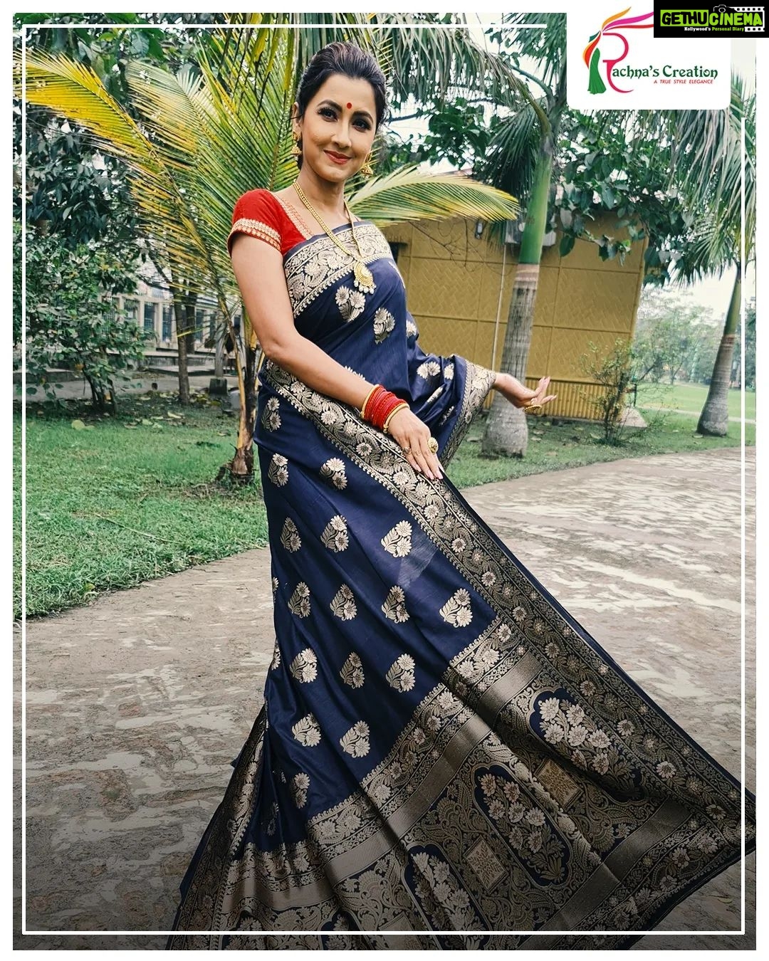 Rachna Banerjee Instagram - The Tanchoi Benarasi always defines the delicate intricacies hemmed with artistic tradition! নিজের কালেকশনে আজি সংগ্রহ করুন এই তাঞ্চই বেনারসী! #ShopNow from Rachna's Creation! 𝐖𝐡𝐚𝐭𝐬𝐚𝐩𝐩 𝐨𝐧 𝟗𝟖𝟑𝟏𝟎𝟑𝟓𝟔𝟔𝟕 𝐭𝐨 𝐨𝐫𝐝𝐞𝐫. #RachnaBanerjee #Fashion #Saree #IndianAttire #EthnicWear #EthnicAttire #Traditional #Fashionista #Style #StayStylish #StayFashionable #StyleStatement #OrderNow #BuyNow #Entrepreneur #Shopping #OnlineShopping #silk #fashion #potd #ootd #ootdfashion #lifestyle #india #benarasi #tanchoi #facebookpost #instagram #monday