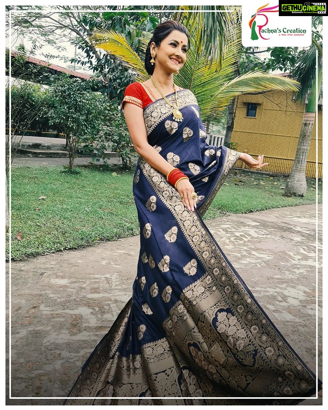 Rachna Banerjee Instagram - The Tanchoi Benarasi always defines the delicate intricacies hemmed with artistic tradition! নিজের কালেকশনে আজি সংগ্রহ করুন এই তাঞ্চই বেনারসী! #ShopNow from Rachna's Creation! 𝐖𝐡𝐚𝐭𝐬𝐚𝐩𝐩 𝐨𝐧 𝟗𝟖𝟑𝟏𝟎𝟑𝟓𝟔𝟔𝟕 𝐭𝐨 𝐨𝐫𝐝𝐞𝐫. #RachnaBanerjee #Fashion #Saree #IndianAttire #EthnicWear #EthnicAttire #Traditional #Fashionista #Style #StayStylish #StayFashionable #StyleStatement #OrderNow #BuyNow #Entrepreneur #Shopping #OnlineShopping #silk #fashion #potd #ootd #ootdfashion #lifestyle #india #benarasi #tanchoi #facebookpost #instagram #monday