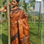 Rachna Banerjee Instagram – Crafted from silk cocoons, a Gicha silk is a classic weave that is a must in every wardrobe. Grab this exquisite 𝐆𝐢𝐜𝐡𝐚 𝐓𝐮𝐬𝐬𝐚𝐫 𝐒𝐚𝐫𝐞𝐞 curated by Rachna’s Creation today!
𝐖𝐡𝐚𝐭𝐬𝐚𝐩𝐩 𝐨𝐧 𝟗𝟖𝟑𝟏𝟎𝟑𝟓𝟔𝟔𝟕 𝐭𝐨 𝐨𝐫𝐝𝐞𝐫.

#RachnaBanerjee #RachnasCreation #actor #entrepreneur #Fashion #Saree  #WeddingCollection #fashion #saree #womenswear #kolkata #mumbai #delhi #chennai #bangalore #hyderabad #joy #Gicha #Silk #IndianWeaves #WeavesOfIndia #IndianAttire #Classics #Tussar