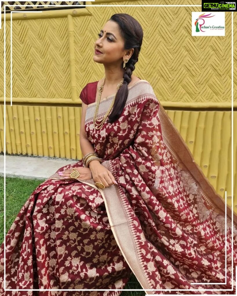 Rachna Banerjee Instagram - সিল্ক জামদানি - একটা অন্যরকম ভালোবাসা - it fits any occasion! Rachna's Creation presents to you an exclusive Silk Jamdani drape! অনলাইন অর্ডার করুন আজকেই 𝐒𝐢𝐥𝐤 𝐉𝐚𝐦𝐝𝐚𝐧𝐢! 𝐖𝐡𝐚𝐭𝐬𝐚𝐩𝐩 𝐨𝐧 𝟗𝟖𝟑𝟏𝟎𝟑𝟓𝟔𝟔𝟕 𝐭𝐨 𝐨𝐫𝐝𝐞𝐫. #RachnaBanerjee #RachnasCreation #Fashion #Saree #fashion #saree #womenswear #shopnow #ordernow #buynow #Silk #Jamdani #Heritage #traditional #indianwear #traditionalattire #Bengal #WeavesOfBengal #Shopping #lifestyle #outfit #ootd #ootdfashion #fashionforward #fashionistas #design #exclusive #instagram #saturday #weekend