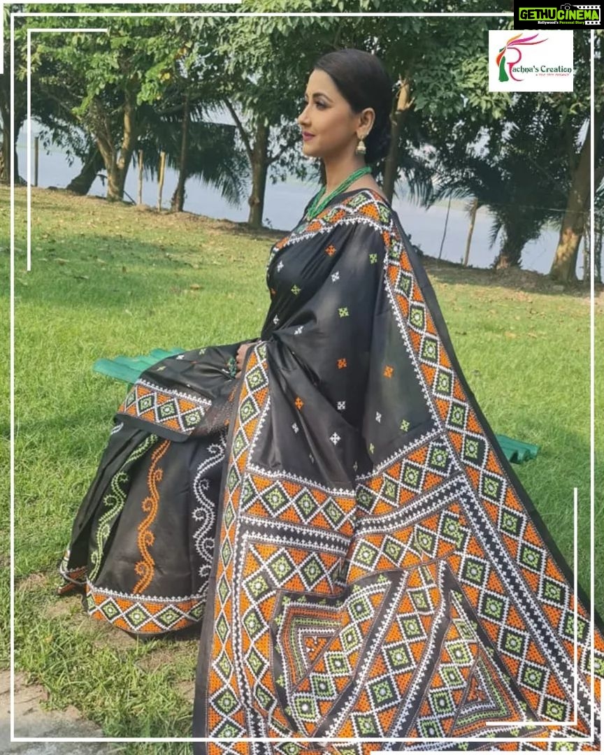 Rachna Banerjee Instagram - Exquisite elegance meets intricate craftsmanship. Embrace the rich heritage and grace of embroidery! Grab this gorgeous 𝐊𝐚𝐭𝐚𝐧 𝐒𝐢𝐥𝐤 𝐰𝐢𝐭𝐡 𝐢𝐧𝐭𝐫𝐢𝐜𝐚𝐭𝐞 𝐆𝐮𝐣𝐫𝐚𝐭𝐢 𝐒𝐭𝐢𝐭𝐜𝐡! 𝐖𝐡𝐚𝐭𝐬𝐚𝐩𝐩 𝐨𝐧 𝟗𝟖𝟑𝟏𝟎𝟑𝟓𝟔𝟔𝟕 𝐭𝐨 𝐨𝐫𝐝𝐞𝐫. #RachnaBanerjee #RachnasCreation #actor #entrepreneur #Fashion #Saree #WeddingCollection #fashion #saree #womenswear #kolkata #mumbai #delhi #chennai #bangalore #hyderabad #joy #KatanSilk #Silk #IndianWeaves #WeavesOfIndia #IndianAttire #GujratiStitch #Embroidery