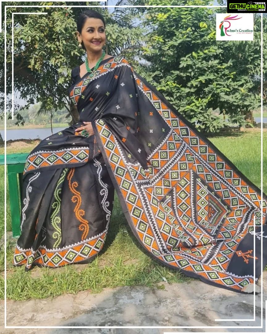 Rachna Banerjee Instagram - Exquisite elegance meets intricate craftsmanship. Embrace the rich heritage and grace of embroidery! Grab this gorgeous 𝐊𝐚𝐭𝐚𝐧 𝐒𝐢𝐥𝐤 𝐰𝐢𝐭𝐡 𝐢𝐧𝐭𝐫𝐢𝐜𝐚𝐭𝐞 𝐆𝐮𝐣𝐫𝐚𝐭𝐢 𝐒𝐭𝐢𝐭𝐜𝐡! 𝐖𝐡𝐚𝐭𝐬𝐚𝐩𝐩 𝐨𝐧 𝟗𝟖𝟑𝟏𝟎𝟑𝟓𝟔𝟔𝟕 𝐭𝐨 𝐨𝐫𝐝𝐞𝐫. #RachnaBanerjee #RachnasCreation #actor #entrepreneur #Fashion #Saree #WeddingCollection #fashion #saree #womenswear #kolkata #mumbai #delhi #chennai #bangalore #hyderabad #joy #KatanSilk #Silk #IndianWeaves #WeavesOfIndia #IndianAttire #GujratiStitch #Embroidery