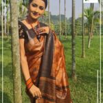 Rachna Banerjee Instagram – Crafted from silk cocoons, a Gicha silk is a classic weave that is a must in every wardrobe. Grab this exquisite 𝐆𝐢𝐜𝐡𝐚 𝐓𝐮𝐬𝐬𝐚𝐫 𝐒𝐚𝐫𝐞𝐞 curated by Rachna’s Creation today!
𝐖𝐡𝐚𝐭𝐬𝐚𝐩𝐩 𝐨𝐧 𝟗𝟖𝟑𝟏𝟎𝟑𝟓𝟔𝟔𝟕 𝐭𝐨 𝐨𝐫𝐝𝐞𝐫.

#RachnaBanerjee #RachnasCreation #actor #entrepreneur #Fashion #Saree  #WeddingCollection #fashion #saree #womenswear #kolkata #mumbai #delhi #chennai #bangalore #hyderabad #joy #Gicha #Silk #IndianWeaves #WeavesOfIndia #IndianAttire #Classics #Tussar