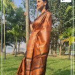 Rachna Banerjee Instagram – Crafted from silk cocoons, a Gicha silk is a classic weave that is a must in every wardrobe. Grab this exquisite 𝐆𝐢𝐜𝐡𝐚 𝐓𝐮𝐬𝐬𝐚𝐫 𝐒𝐚𝐫𝐞𝐞 curated by Rachna’s Creation today!
𝐖𝐡𝐚𝐭𝐬𝐚𝐩𝐩 𝐨𝐧 𝟗𝟖𝟑𝟏𝟎𝟑𝟓𝟔𝟔𝟕 𝐭𝐨 𝐨𝐫𝐝𝐞𝐫.

#RachnaBanerjee #RachnasCreation #actor #entrepreneur #Fashion #Saree  #WeddingCollection #fashion #saree #womenswear #kolkata #mumbai #delhi #chennai #bangalore #hyderabad #joy #Gicha #Silk #IndianWeaves #WeavesOfIndia #IndianAttire #Classics #Tussar