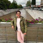Rachna Banerjee Instagram - Breathtaking natural scenery.. Pedestrian zones and parks makes Sarajevo a pleasant n unique place . #RachnaBanerjee #actress #entrepreneur #travel #instagram #instapostoftheday #instagood #europe #travelphotography #lovefortravel #lovethenature🍃🍂🌿🌳😍 #vacation #goodvibes #goodtime