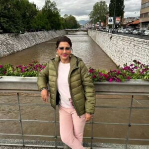 Rachna Banerjee Instagram - Breathtaking natural scenery..
Pedestrian zones and parks makes Sarajevo a pleasant n unique place .

#RachnaBanerjee #actress #entrepreneur #travel #instagram #instapostoftheday #instagood #europe #travelphotography #lovefortravel #lovethenature🍃🍂🌿🌳😍 #vacation #goodvibes #goodtime