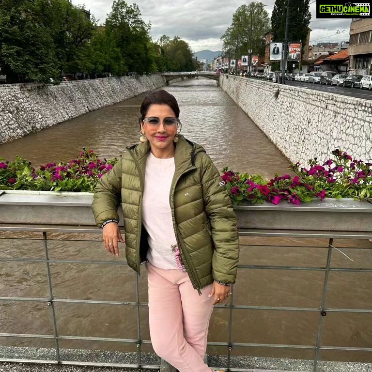 Rachna Banerjee Instagram - Breathtaking natural scenery.. Pedestrian zones and parks makes Sarajevo a pleasant n unique place . #RachnaBanerjee #actress #entrepreneur #travel #instagram #instapostoftheday #instagood #europe #travelphotography #lovefortravel #lovethenature🍃🍂🌿🌳😍 #vacation #goodvibes #goodtime