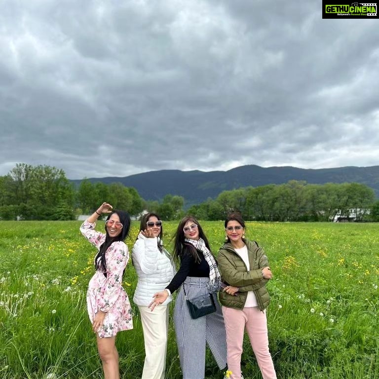 Rachna Banerjee Instagram - Breathtaking natural scenery.. Pedestrian zones and parks makes Sarajevo a pleasant n unique place . #RachnaBanerjee #actress #entrepreneur #travel #instagram #instapostoftheday #instagood #europe #travelphotography #lovefortravel #lovethenature🍃🍂🌿🌳😍 #vacation #goodvibes #goodtime