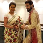 Rachna Banerjee Instagram - Sharing moments from with my most favourite actor and co-star @prosenstar 🤩 My Saree: Kantha Stitch on Tussar Saree Courtesy: Rachna's Creation 𝐖𝐡𝐚𝐭𝐬𝐚𝐩𝐩 𝐨𝐧 𝟗𝟖𝟑𝟏𝟎𝟑𝟓𝟔𝟔𝟕 𝐭𝐨 𝐨𝐫𝐝𝐞𝐫. #RachnaBanerjee #RachnasCreation #Fashion #Saree #Actor #Entrepreneur #ProsenjitChatterjee #Tollywood #Cinema #Duo #PrasenjitRachna