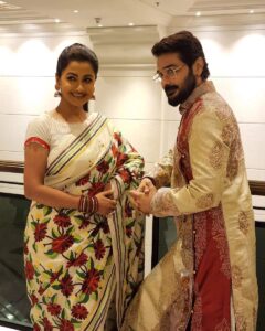 Rachna Banerjee Instagram - Sharing moments from with my most favourite actor and co-star @prosenstar 🤩

My Saree: Kantha Stitch on Tussar
Saree Courtesy: Rachna's Creation

𝐖𝐡𝐚𝐭𝐬𝐚𝐩𝐩 𝐨𝐧 𝟗𝟖𝟑𝟏𝟎𝟑𝟓𝟔𝟔𝟕 𝐭𝐨 𝐨𝐫𝐝𝐞𝐫.

#RachnaBanerjee #RachnasCreation #Fashion #Saree #Actor #Entrepreneur #ProsenjitChatterjee #Tollywood #Cinema #Duo #PrasenjitRachna