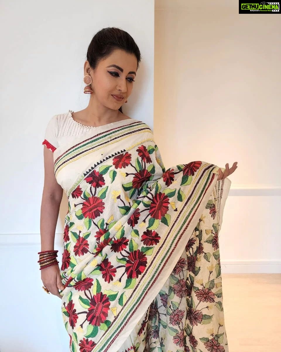 Rachna Banerjee - 34.2K Likes - Sharing moments from with my most favourite actor and co-star @prosenstar ๐คฉ
My Saree: Kantha Stitch on Tussar
Saree Courtesy: Rachna's Creation
๐๐ก๐๐ญ๐ฌ๐๐ฉ๐ฉ ๐จ๐ง ๐๐๐๐๐๐๐๐๐๐ ๐ญ๐จ ๐จ๐ซ๐๐๐ซ.
#RachnaBanerjee #RachnasCreation #Fashion #Saree #Actor #Entrepreneur #ProsenjitChatterjee #Tollywood #Cinema #Duo #PrasenjitRachna