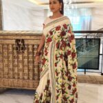 Rachna Banerjee Instagram - Sharing moments from with my most favourite actor and co-star @prosenstar 🤩 My Saree: Kantha Stitch on Tussar Saree Courtesy: Rachna's Creation 𝐖𝐡𝐚𝐭𝐬𝐚𝐩𝐩 𝐨𝐧 𝟗𝟖𝟑𝟏𝟎𝟑𝟓𝟔𝟔𝟕 𝐭𝐨 𝐨𝐫𝐝𝐞𝐫. #RachnaBanerjee #RachnasCreation #Fashion #Saree #Actor #Entrepreneur #ProsenjitChatterjee #Tollywood #Cinema #Duo #PrasenjitRachna