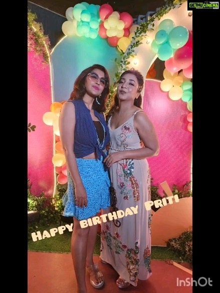 Rachna Banerjee Instagram - Priti's bday bash.... Crazy nights makes the best memories... Girls night out.... #RachnaBanerjee #entrepreneur #friendship #friends #memories #loveforever #loveforfriends❤️ #friendshipgoals #love #bdaybash🎉 #party #reelsinstagram #reelkarofeelkaro #reelkarofeelkaro♥️ #reels #reelitfeelit #instareelsindia❤️ #instadaily #instagood #instalike #likesforlike #likes #likesforlikesback