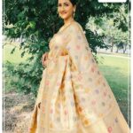 Rachna Banerjee Instagram - The intricate Katan Benarasi is surely a show stopper for its rich weave and gorgeous thread work made out of pure silk threads. A #MUSTBUY!! 🟢শাড়ী টাইপ : কাতান বেনারসী সিল্ক শাড়ী 🛒#ShopNow from Rachna's Creation! 🙌🏻Care: dry wash 📲𝐖𝐡𝐚𝐭𝐬𝐚𝐩𝐩 𝐨𝐧 𝟗𝟖𝟑𝟏𝟎𝟑𝟓𝟔𝟔𝟕 𝐭𝐨 𝐨𝐫𝐝𝐞𝐫 #RachnaBanerjee #Fashion #katansilk #katanbenarasi #Saree #IndianAttire #EthnicWear #EthnicAttire #Traditional #Fashionista #Style #StayStylish #StayFashionable #StyleStatement #OrderNow #BuyNow #Entrepreneur #Shopping #OnlineShopping #fashion #potd #ootd #ootdfashion #likeforlikes #lifestyle #india #facebookpost #Instagram