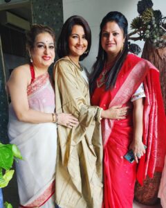 Rachna Banerjee Instagram - Subho Sosti Adda with our Girl Gang...
Khawadawa n golpo...
Aar ki chai😝🤪

#RachnaBanerjee #actress #entrepreneur #pujo #pujovibes #pujoadda #pujoeshegeche #instagood #instadaily #instapostoftheday #instagood #instalike #instagram #postoftheday #post #like #likesforlikesback #followforfollowback #follow  #goodtime #goodvibes