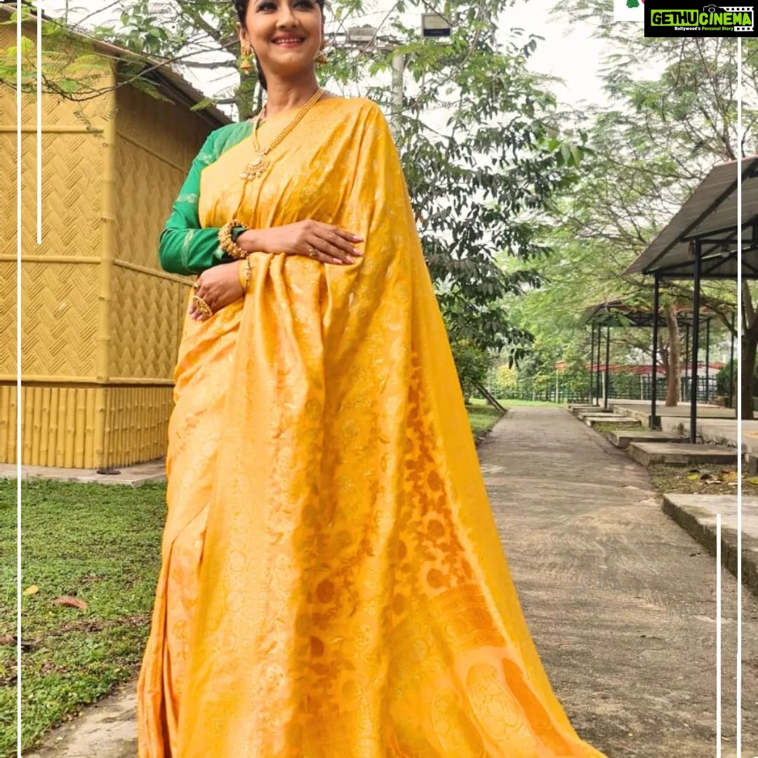 Rachna Banerjee Instagram - The adorable tanchoi benarasi sarees are gorgeous and traditional and made purely of silk. For every Puja or occasion, this is the best fit with the thread borders and the jacquard weaves π’History : The Tanchoi brothers from Gujarat introduced the art to the Indian weavers in Surat (Gujarat), and later the Varanasi weavers also started weaving these Sarees, in less expensive versions. ππ»Care: Dry wash π²ππ‘πππ¬ππ©π© π¨π§ ππππππππππ ππ¨ π¨π«πππ« #RachnaBanerjee #Fashion #Saree #IndianAttire #EthnicWear #Traditional #Fashionista #Style #StayStylish #StayFashionable #StyleStatement #OrderNow #OnlineShopping #fashion #potd #ootd #ootdfashion #likeforlikes #facebookpost #instagram #tanchoi #silk #benarasi