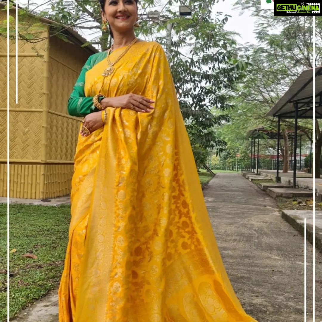 Rachna Banerjee Instagram - The adorable tanchoi benarasi sarees are gorgeous and traditional and made purely of silk. For every Puja or occasion, this is the best fit with the thread borders and the jacquard weaves π’History : The Tanchoi brothers from Gujarat introduced the art to the Indian weavers in Surat (Gujarat), and later the Varanasi weavers also started weaving these Sarees, in less expensive versions. ππ»Care: Dry wash π²ππ‘πππ¬ππ©π© π¨π§ ππππππππππ ππ¨ π¨π«πππ« #RachnaBanerjee #Fashion #Saree #IndianAttire #EthnicWear #Traditional #Fashionista #Style #StayStylish #StayFashionable #StyleStatement #OrderNow #OnlineShopping #fashion #potd #ootd #ootdfashion #likeforlikes #facebookpost #instagram #tanchoi #silk #benarasi