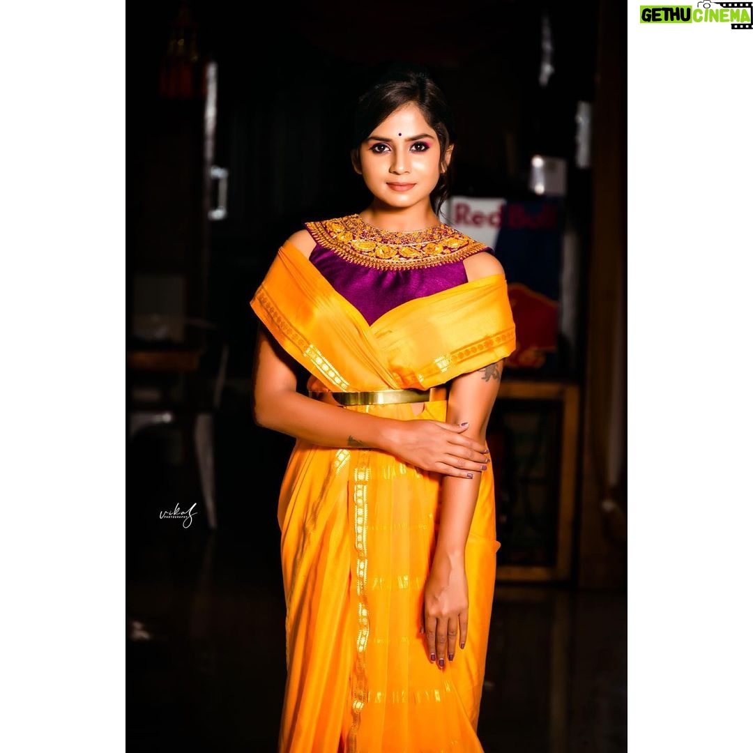 Raksha Gowda Instagram - 💫 MUA @rakshithareddy__artistry Hair @hairstyle_by_rajeshwari Design&outfit @saitanarya PC @vikasphotofactory