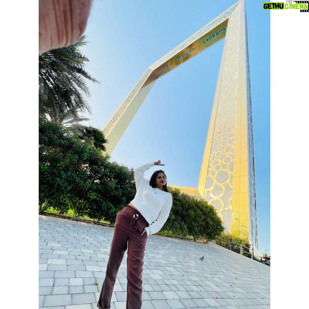 Raksha Gowda Instagram - Dubai Frame 💕