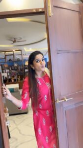 Raksha Gowda Instagram - When your always hungry during shoot😂😂 @rakshaa_official what are we eating?😋 Tag you’re food partner😂😛 @starmaa #starmaaserials #guppedanthamanasu #rasagnyaritu #rakshagowda #rasagnyareddy #foodpartner #reels #reelsinstagram #comedyreels