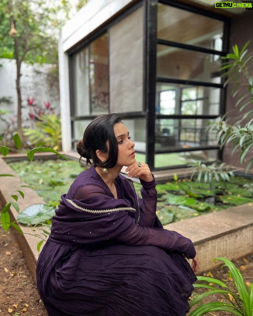 Rashmi Agdekar Instagram - Flaunting my भारतीय -ness 🪷 This graceful fit by @hasliofficial has my 💜 📸 by @abhishek_agdekar #indianfashion #purpleaesthetic #womensfashion