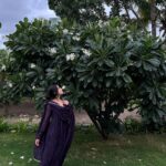 Rashmi Agdekar Instagram – Flaunting my भारतीय -ness 🪷

This graceful fit by @hasliofficial has my 💜 
📸 by @abhishek_agdekar 

#indianfashion #purpleaesthetic #womensfashion