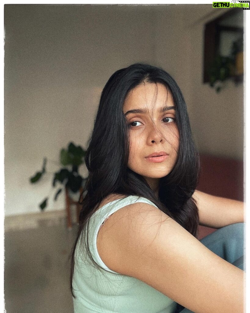 Rashmi Agdekar Instagram - Post self-test mandatory photoshoot 🌝 Rashmi unfiltered found in last slide 👽 #selftapemakeupmusing #shotoniphone #actress #actorslife #selfportrait