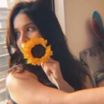 Rashmi Agdekar Instagram - The🌻was a paid actor.. And I miss my long locks🥲 📹 by friend @pranati_rai_prakash 💛