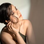Rashmi Agdekar Instagram - as the last slide says : eye on the price 🖤 Photos - @sprinkledwords Makeup- @shreeyasalvi_ Hair- @_hair.me.out._ Styling- @swagkumari Jewellery- @blingthingstore Along with - @i_ivin @meghamax @khushal_tilloo #portrait #actress #photoshoot #pose