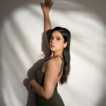 Rashmi Agdekar Instagram - as the last slide says : eye on the price 🖤 Photos - @sprinkledwords Makeup- @shreeyasalvi_ Hair- @_hair.me.out._ Styling- @swagkumari Jewellery- @blingthingstore Along with - @i_ivin @meghamax @khushal_tilloo #portrait #actress #photoshoot #pose