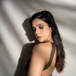 Rashmi Agdekar Instagram - as the last slide says : eye on the price 🖤 Photos - @sprinkledwords Makeup- @shreeyasalvi_ Hair- @_hair.me.out._ Styling- @swagkumari Jewellery- @blingthingstore Along with - @i_ivin @meghamax @khushal_tilloo #portrait #actress #photoshoot #pose
