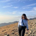 Rashmi Agdekar Instagram - Woke up thinking , “ पहाड़ों मे shift हो जाऊँ क्या ! “ 😅 #wanderlust #themountainsarecalling #incredibleindia