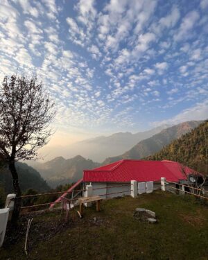 Rashmi Agdekar Instagram - Woke up thinking ,
“ पहाड़ों मे shift हो जाऊँ क्या ! “ 😅

#wanderlust 
#themountainsarecalling #incredibleindia