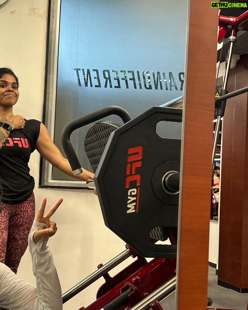 Rashmi Agdekar Instagram - Gym jao guys ‼️ If a potato like me can , so can you 🏋🏻‍♀️ @ufcgymindia #traindifferent Thank you for a fun sesh @dumbbellbee 💪🏼 #gymmotivation #fitness #healthiswealth #explorepage