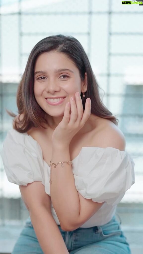Rashmi Agdekar Instagram - The best way to get hydrated youthful skin is by adding Hyaluronic Acid to your skincare routine & I use the L’Oréal Paris Hyaluronic Acid Cream. It has a lightweight and non-sticky texture that absorbs quickly into the skin leaving it instantly hydrated. It also replumps the skin and helps fight first signs of aging. @lorealparis #Ad #ScienceOfHyaluron #PowerofHACream #LorealParisIndia