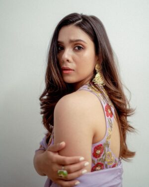 Rashmi Agdekar Instagram - sorry I couldn’t pick one , so here it is all!🦄

📸- @smritimdutta 
Outfit - @ease_kv 
Jewellery- @aquamarine_jewellery @sangeetaboochra