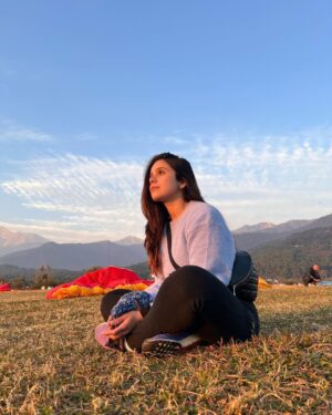 Rashmi Agdekar Instagram - 10 frames of Bir 🌸

What a mesmerising trip this was 😍

#bir #himachal #incredibleindia #travelwithme #explorepage #buttonnosetravels