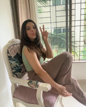 Rashmi Agdekar Instagram - It’s a 🪑 Affair 💕

Thank you @the_gileteen for this customised chair .. I love it 🙏🏼

#shoplocal #indianartisans #vocalforlocal #indiancraftsmanship #homedecorlovers