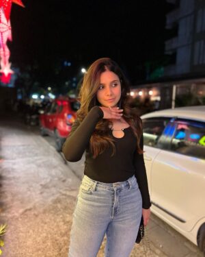 Rashmi Agdekar Instagram - Life lately is nothing but a series of throwback pictures 😂💁🏻‍♀️

Photos by dear @ahsaassy_ 💜

#bighairdontcare