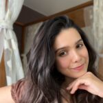 Rashmi Agdekar Instagram – This reel has no other purpose than to show you my go-to #makeup routine , and maaaaybee brighten up your day 💁🏻‍♀️ In that case you’re welcome ☺️

#reelsinstagram #nomakeupmakeup #grwm #nofilteronlymakeup #actress