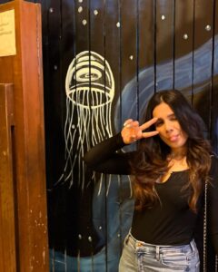 Rashmi Agdekar Instagram - Life lately is nothing but a series of throwback pictures 😂💁🏻‍♀️ Photos by dear @ahsaassy_ 💜 #bighairdontcare